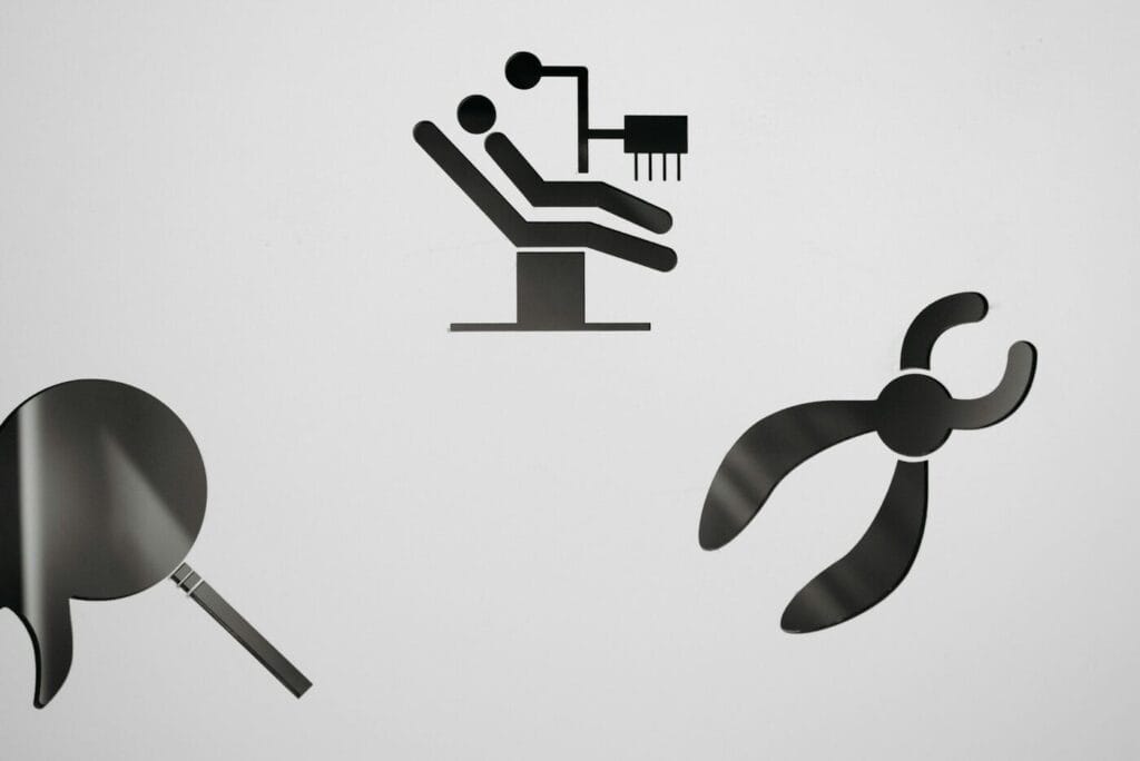 Dent de sagesse : variabilité de présence, bases évolutives et indications d’extraction en pratique clinique Extraction chirurgicale d'une dent de sagesse
