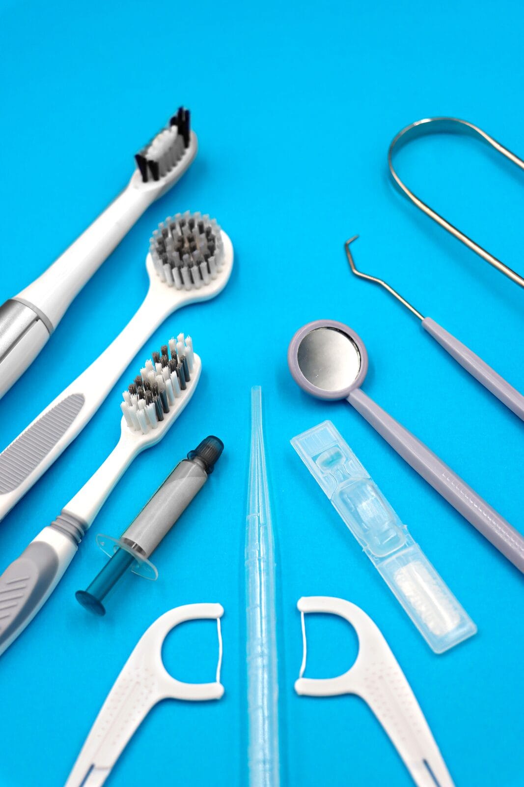Utilisation des brossettes interdentaires pour nettoyer les espaces entre les dents
